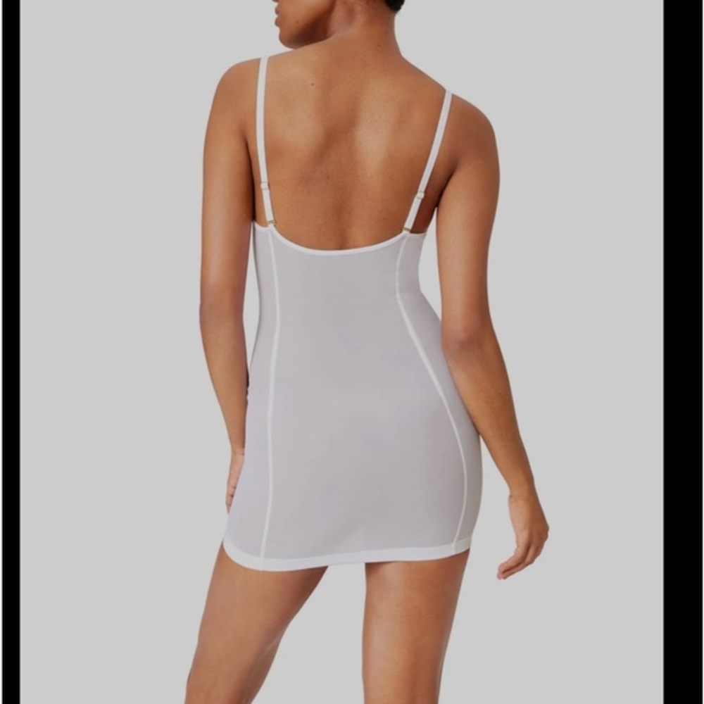 NWT ITEM M6 all mesh dress in white. Size M🤍🤍see pic for so many details 🤍🤍